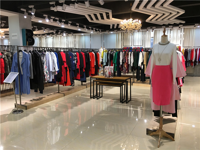 18年璐琪品牌女装批发一线品牌女装折扣店
